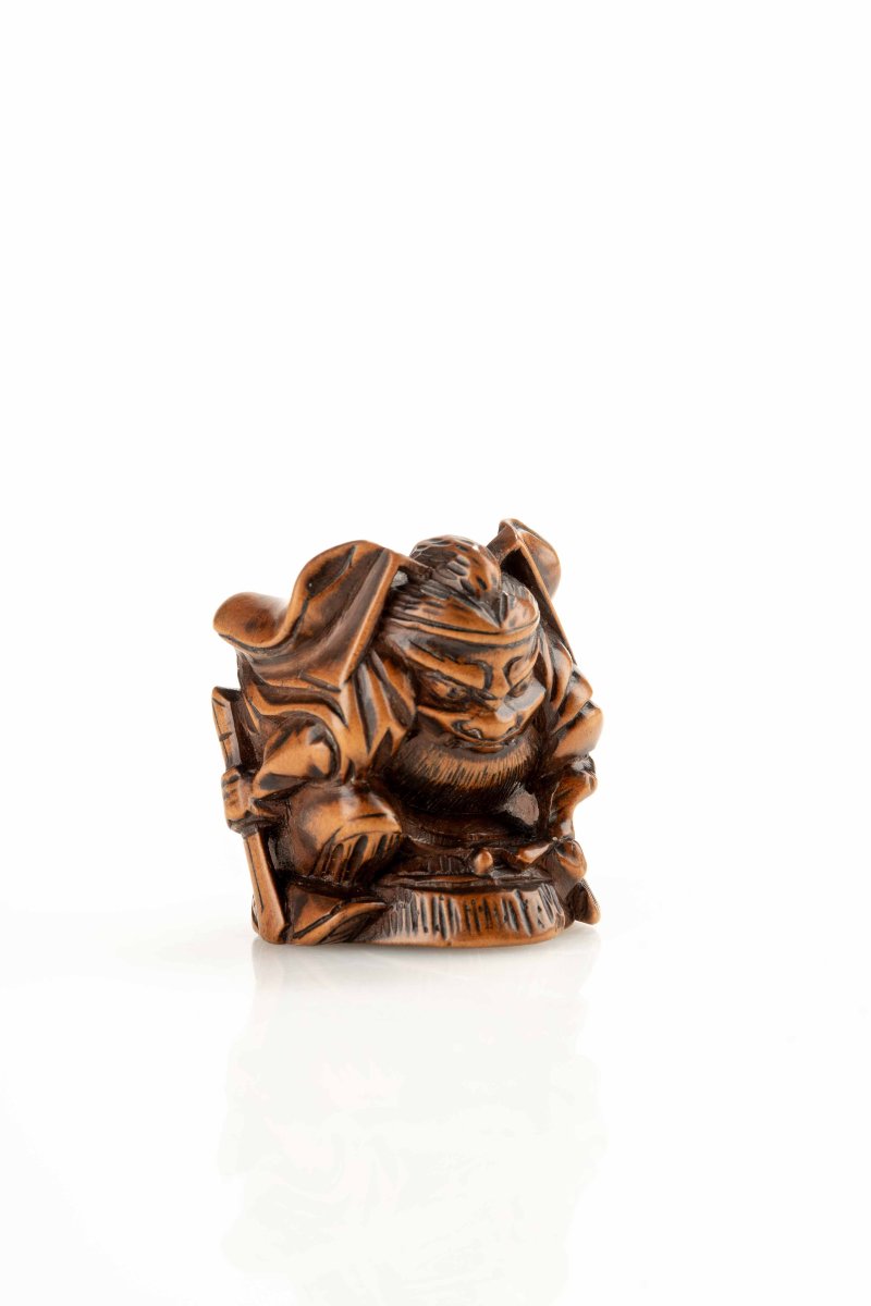 Netsuke in legno di bosso raffigurante Shoki con Oni-photo-4
