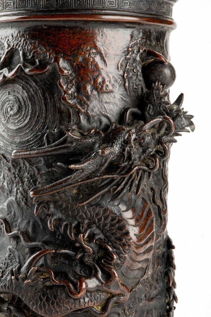 Vaso in bronzo raffigurante un drago Ryu a rilievo tra i vortici d’acqua-photo-2