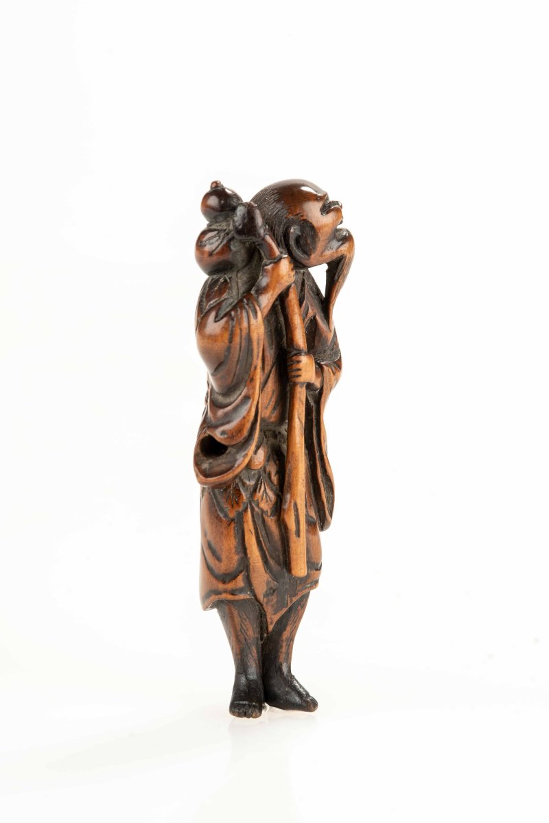 Netsuke in legno di bosso raffigurante un Sennin con bottiglia di sakè-photo-3