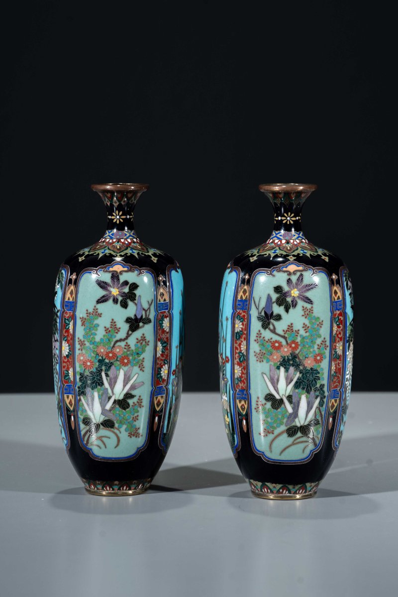 Coppia di vasi cloisonné con decorazione floreale naturalistica-photo-1