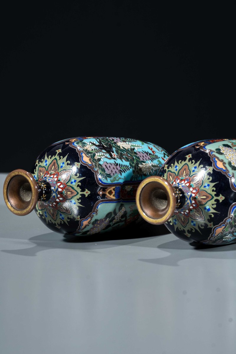 Coppia di vasi cloisonné con decorazione floreale naturalistica-photo-3