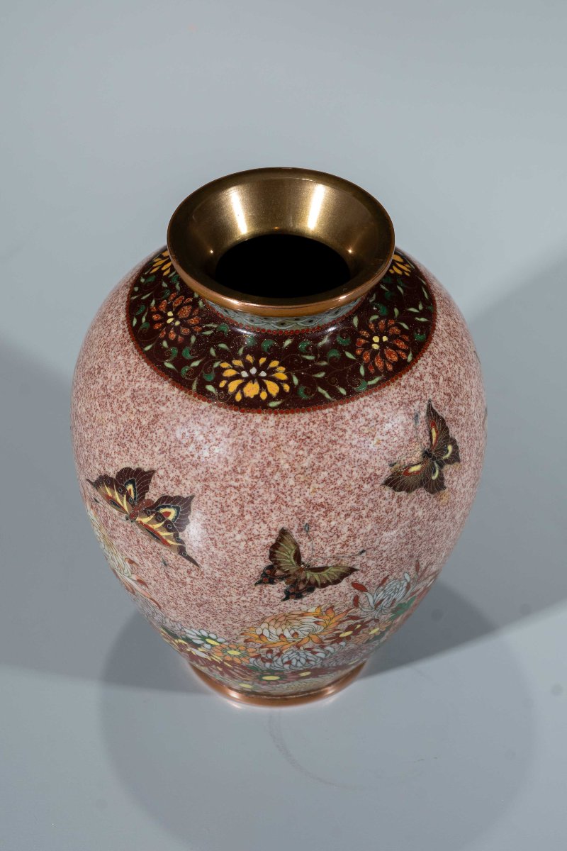 Vaso cloisonné in filo d’argento con farfalle e crisantemi-photo-2
