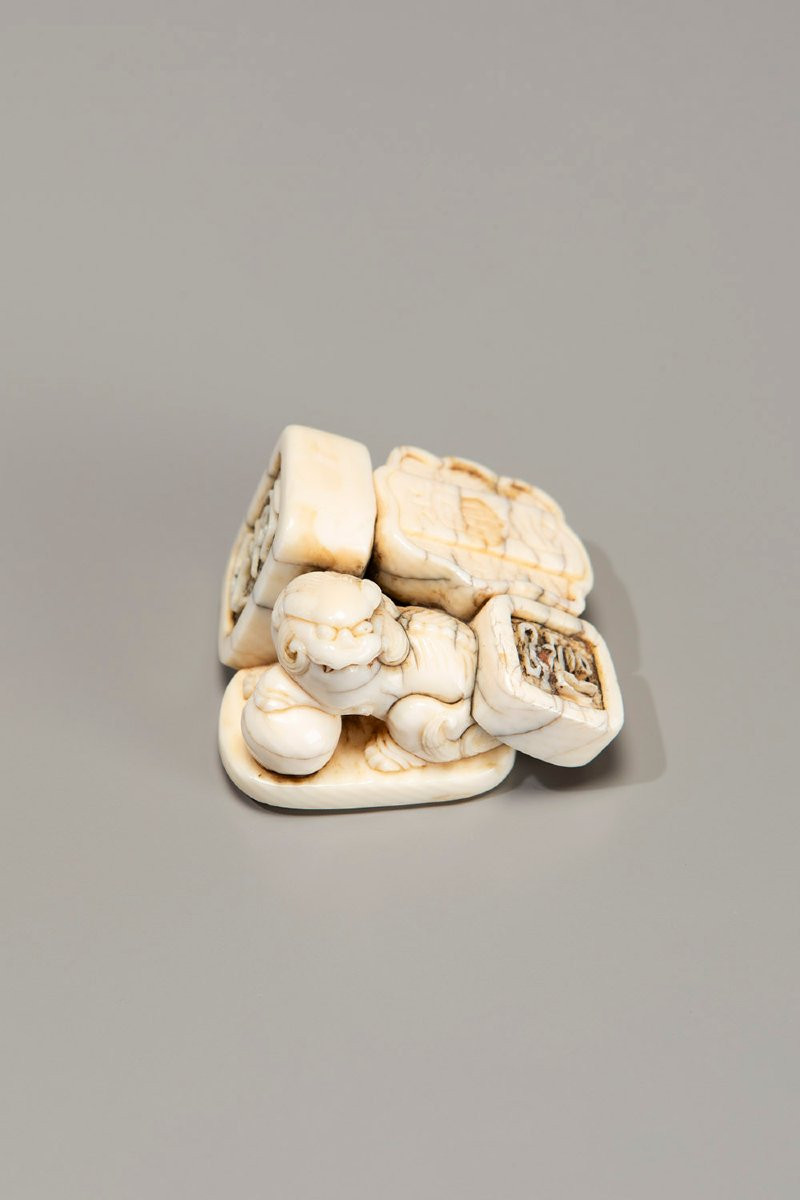 Netsuke in avorio raffigurante quattro sigilli da pittore-photo-4