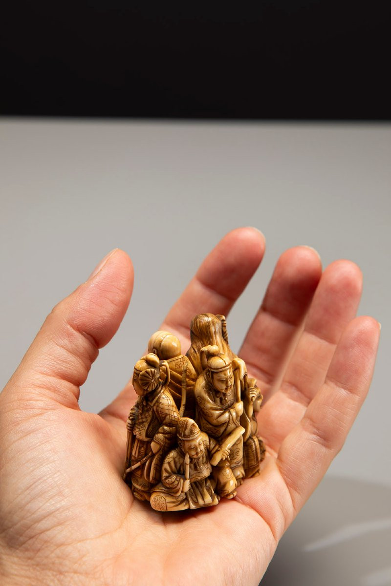 Netsuke in avorio raffigurante i Sei Poeti Immortali, firmato Gyokuzan-photo-2