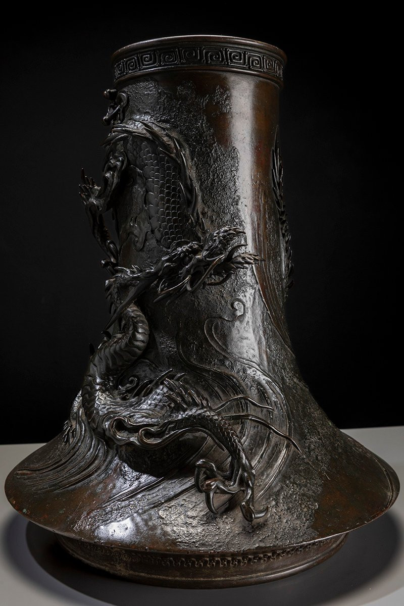 Vaso in bronzo a patina scura con drago ryu a rilievo-photo-4