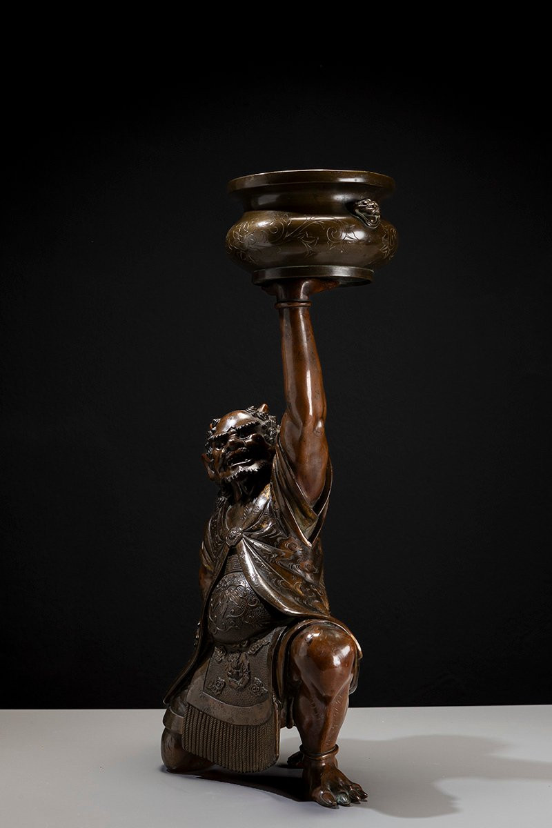 Scultura giapponese in bronzo raffigurante un oni con koro cerimoniale-photo-2