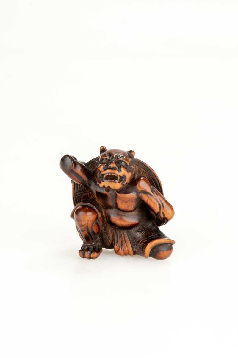 Netsuke in legno di bosso raffigurante un Oni e la festa di Setsubun