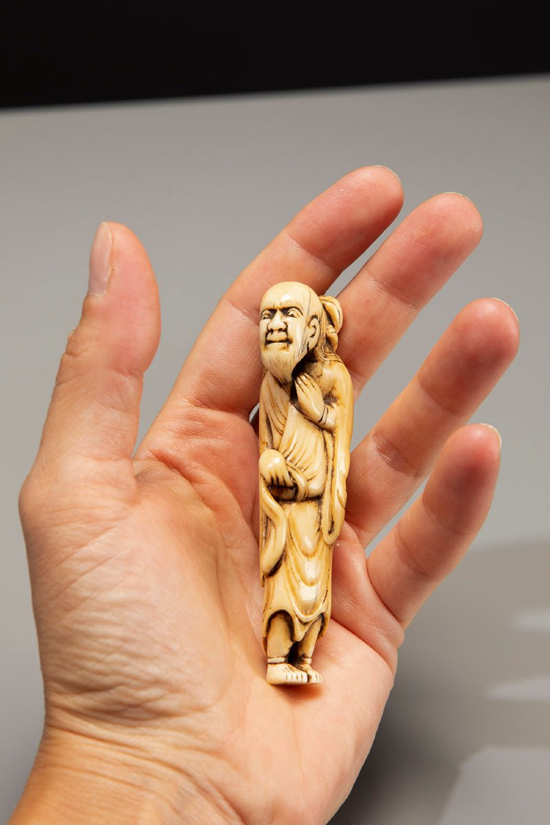 Netsuke in avorio raffigurante Gama Sennin con rospo-photo-3