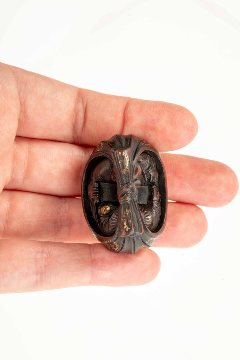 Netsuke in legno di bosso raffigurante Hotei e carako nel sacco-photo-4