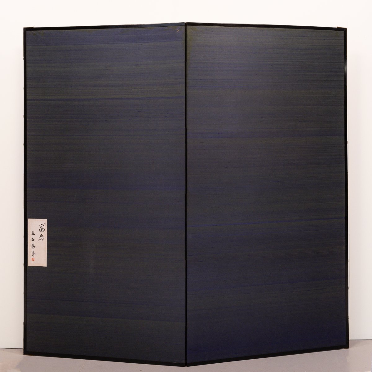 Paravento pieghevole a due ante su foglia d’oro raffigurante il monte Fuji innevato-photo-2