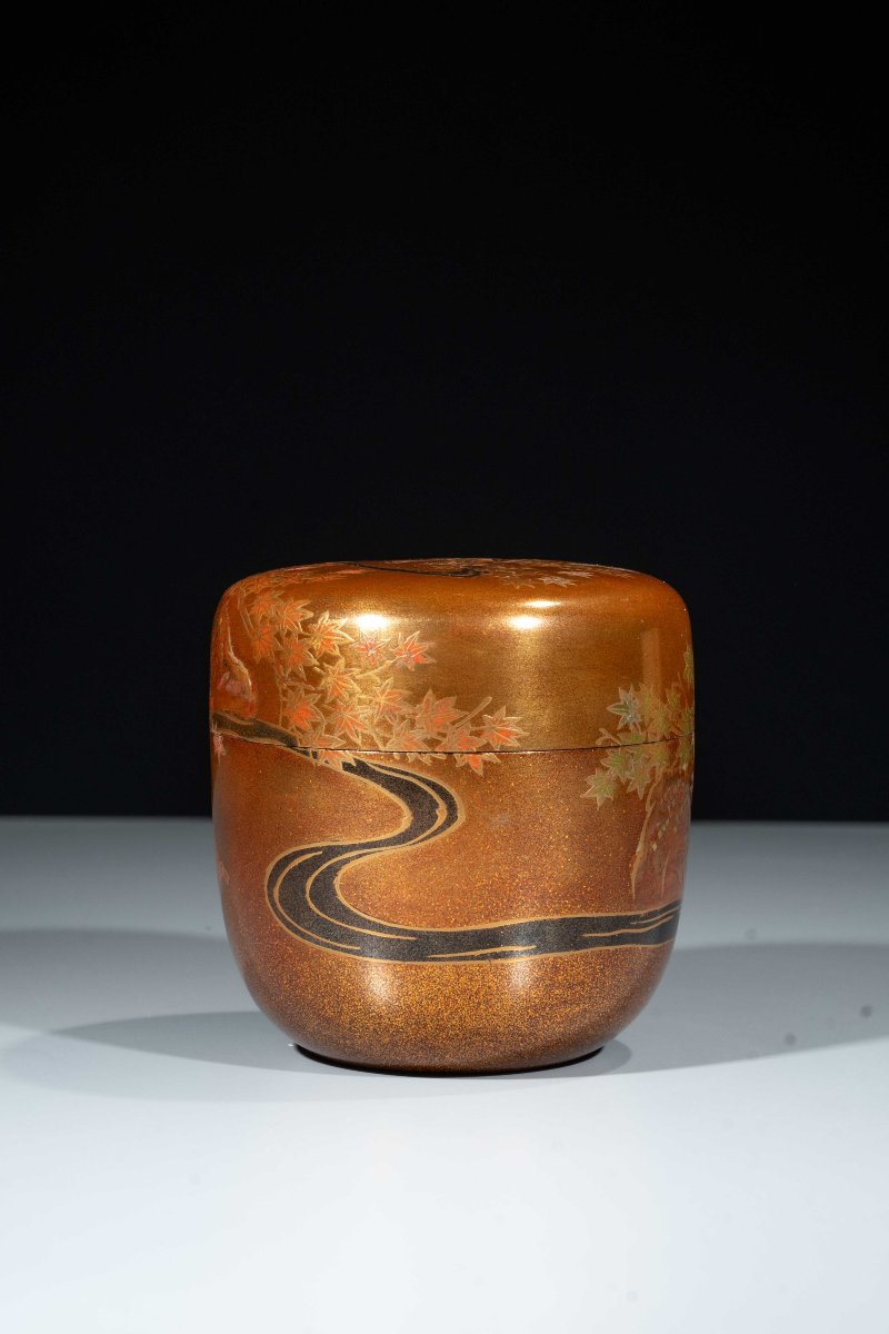 Natsume in lacca dorata con foglie d’acero e torrente-photo-4