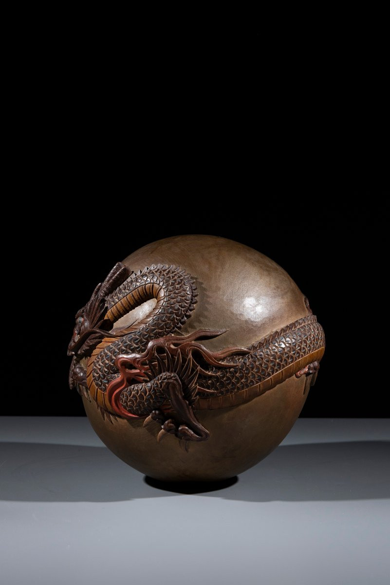 Scultura in legno a forma di sfera con drago scolpito a tutto tondo-photo-3