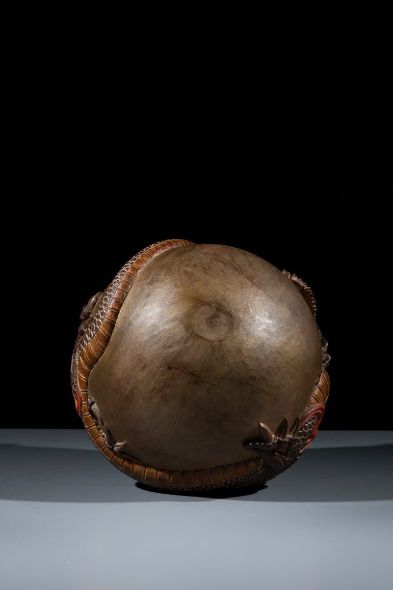 Scultura in legno a forma di sfera con drago scolpito a tutto tondo-photo-3