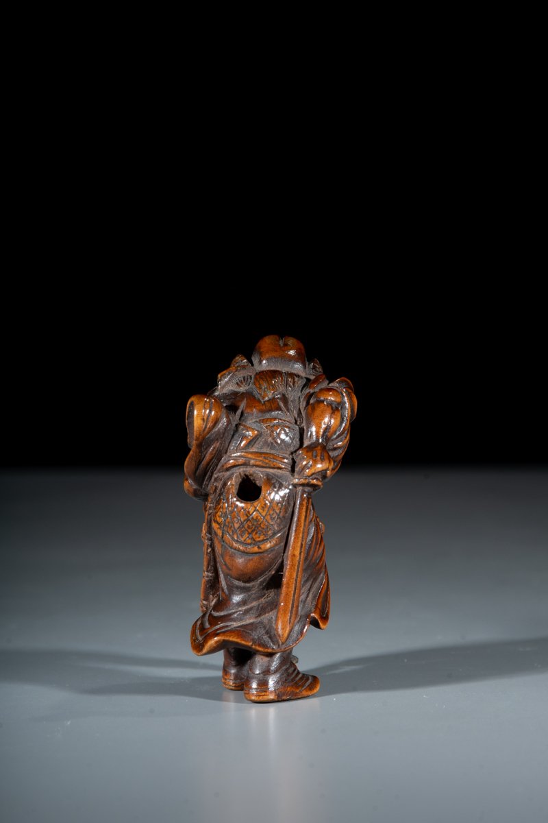 Netsuke in legno di bosso raffigurante Shoki con Oni-photo-2
