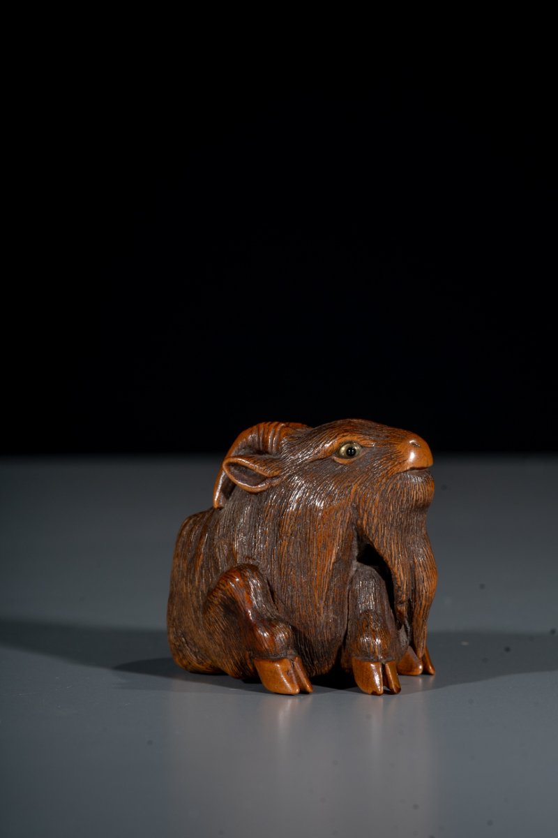 Netsuke in legno di bosso raffigurante una capra, firmato Masanao-photo-2