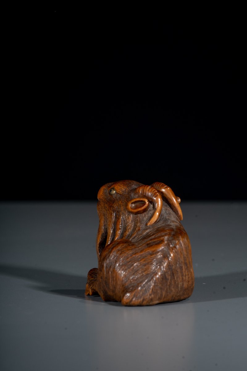 Netsuke in legno di bosso raffigurante una capra, firmato Masanao-photo-3
