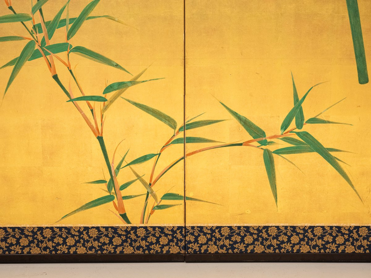 Paravento pieghevole a due ante con piante di bambù su foglia oro-photo-1