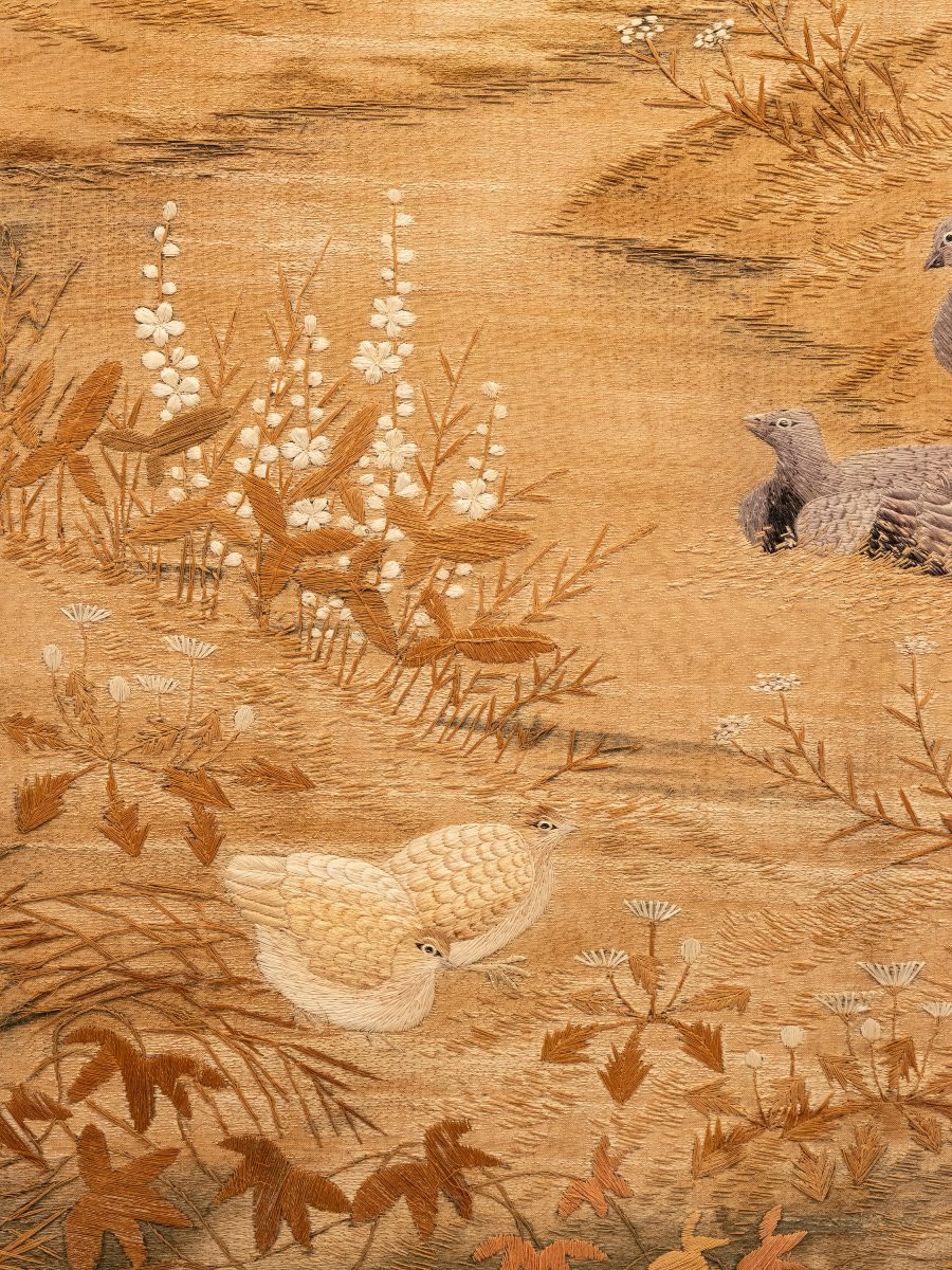 Arazzo in seta raffigurante un paesaggio con uccelli in volo-photo-1