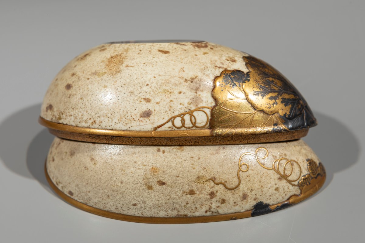 Scatola portaincenso in legno laccato a forma di uovo-photo-5