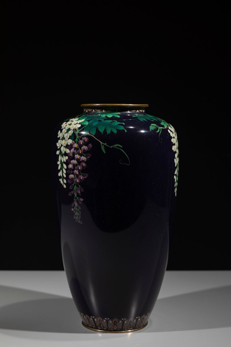 Vaso cloisonné in filo d’argento con glicine su fondo blu notte, firmato Ota Hyozo-photo-4
