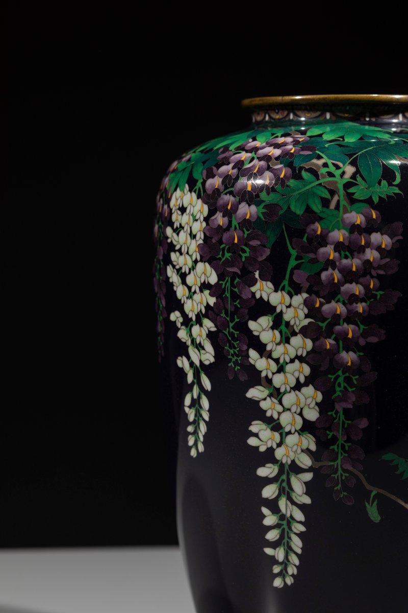 Vaso cloisonné in filo d’argento con glicine su fondo blu notte, firmato Ota Hyozo-photo-4