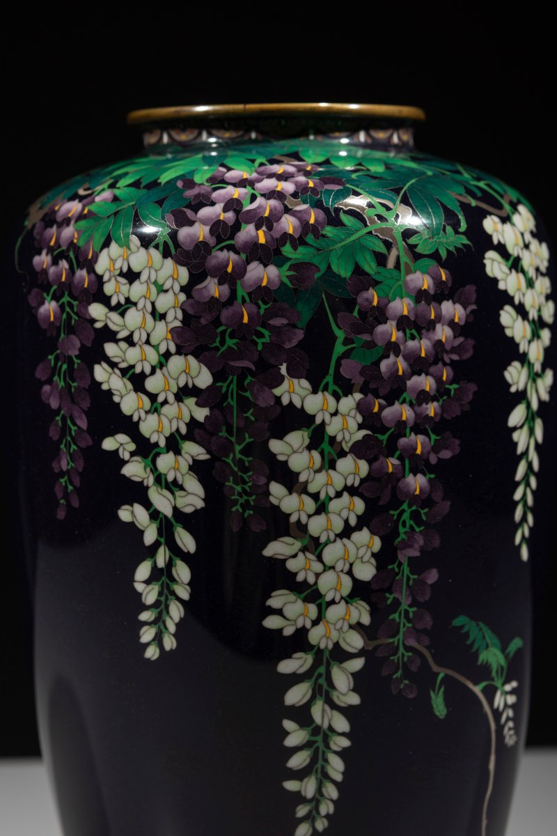 Vaso cloisonné in filo d’argento con glicine su fondo blu notte, firmato Ota Hyozo-photo-6