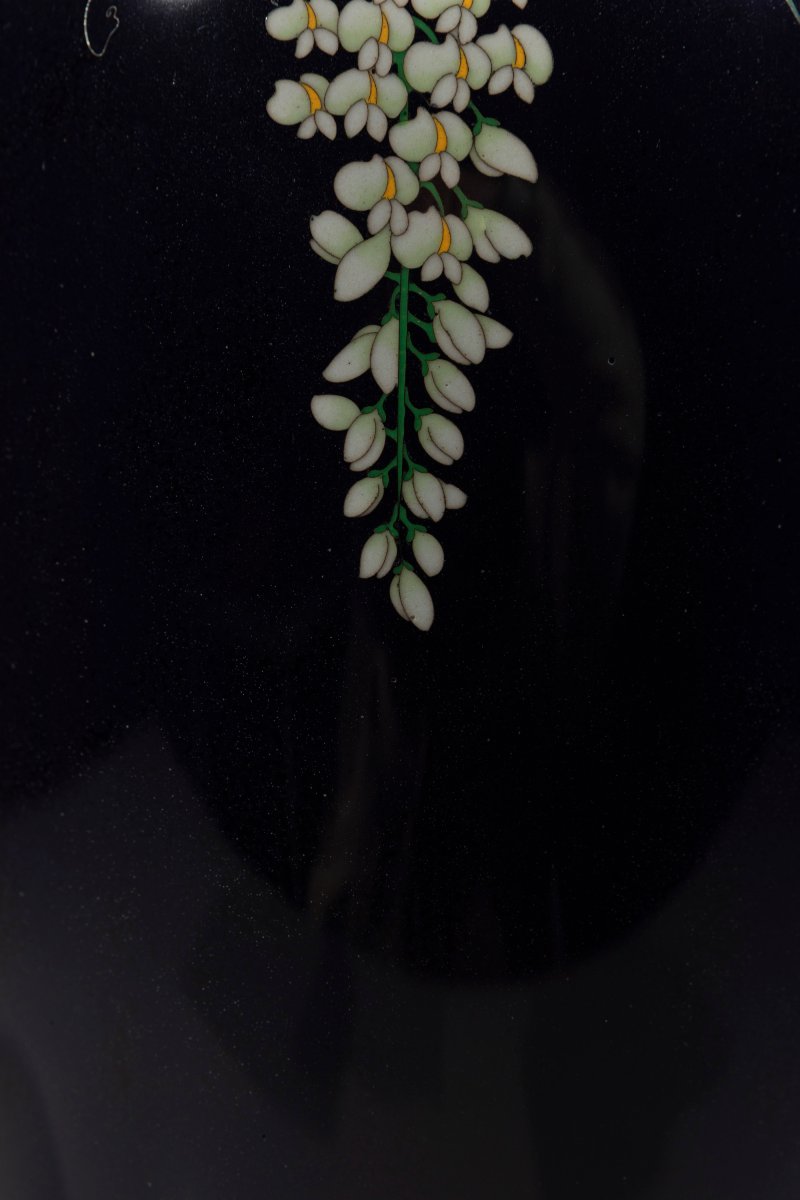 Vaso cloisonné in filo d’argento con glicine su fondo blu notte, firmato Ota Hyozo-photo-7