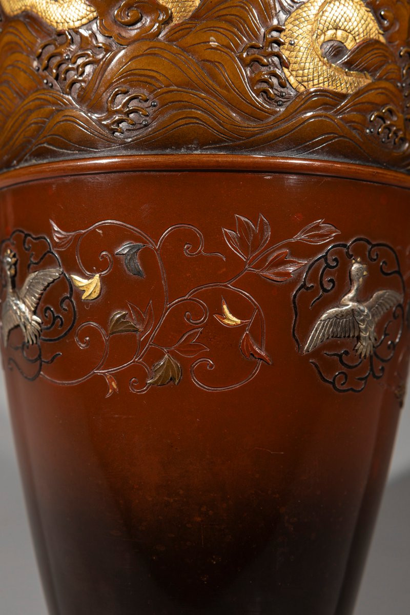 Vaso in bronzo a doppia patina con drago dorato tra nuvole e onde, marchio Nogawa-photo-3