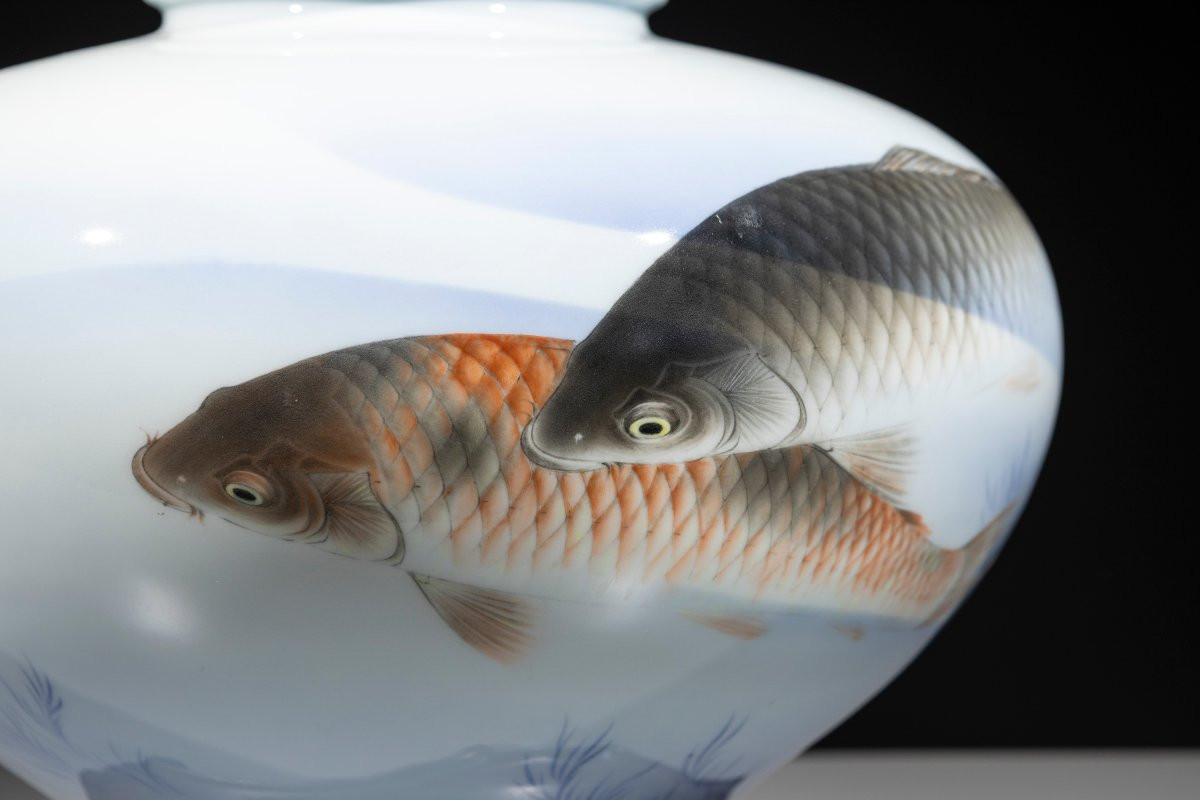 Grande vaso globulare in porcellana Fukagawa con carpe koi -photo-1