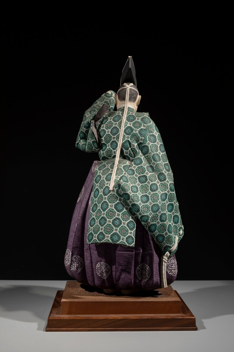 Okimono in legno policromo raffigurante un danzatore del teatro Nō-photo-3