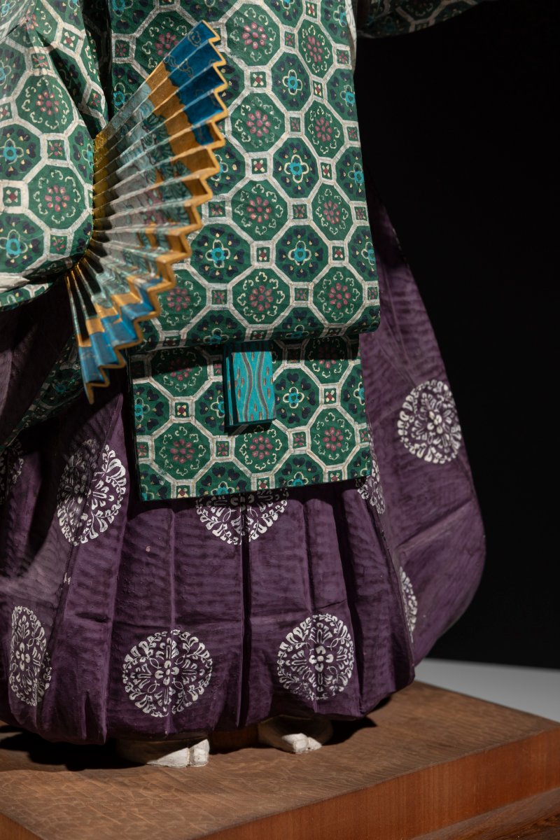 Okimono in legno policromo raffigurante un danzatore del teatro Nō-photo-3