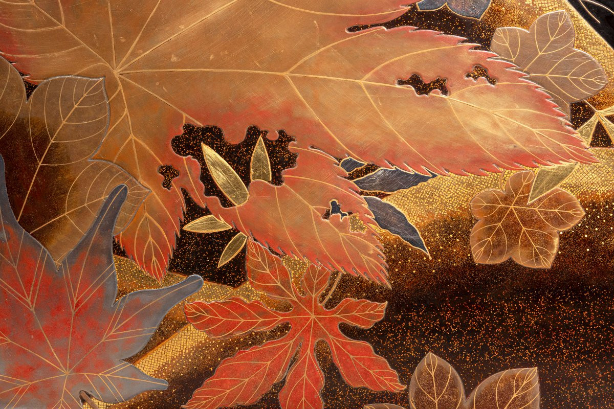 Grande vassoio in lacca maki-e con foglie d’autunno -photo-3