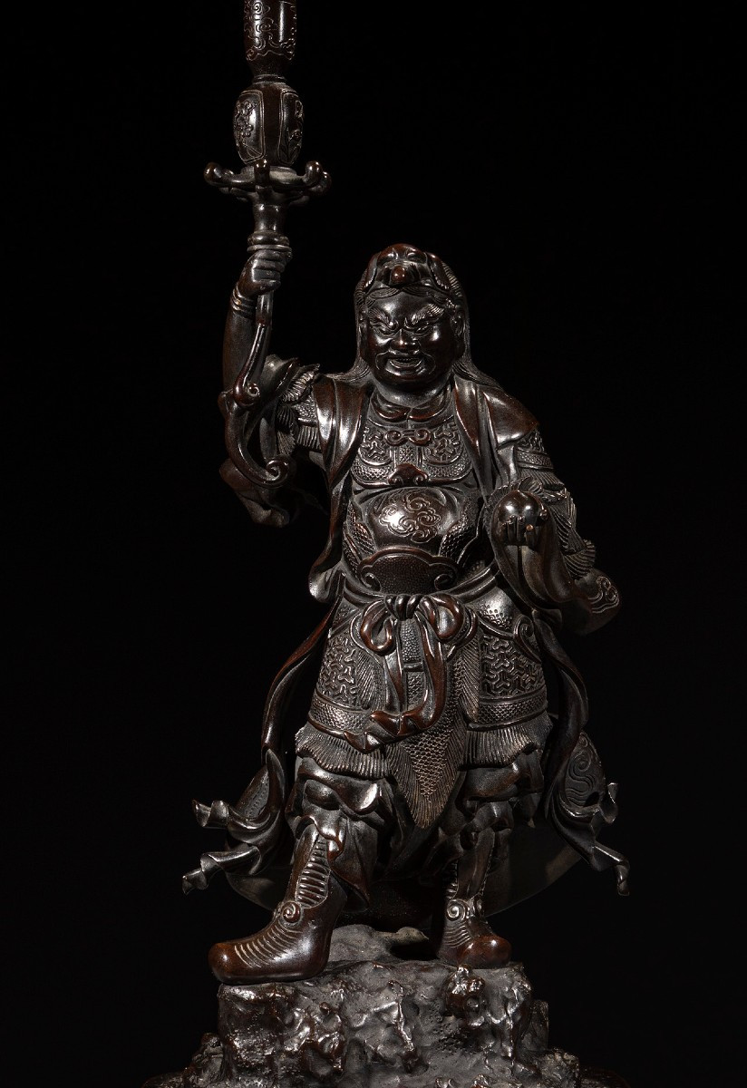 Grande scultura giapponese in bronzo raffigurante Bishamonten 