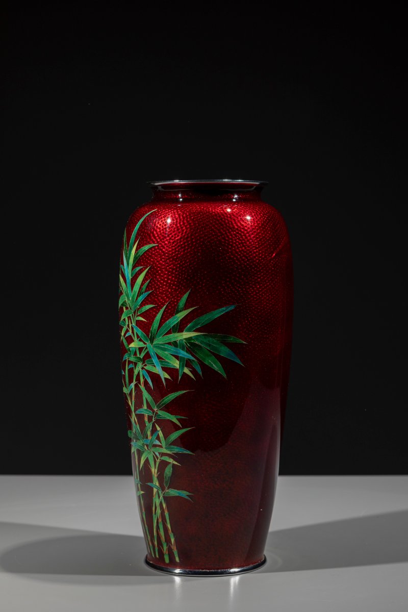 Vaso cloisonné ginbari con bambù su fondo rosso traslucido-photo-2