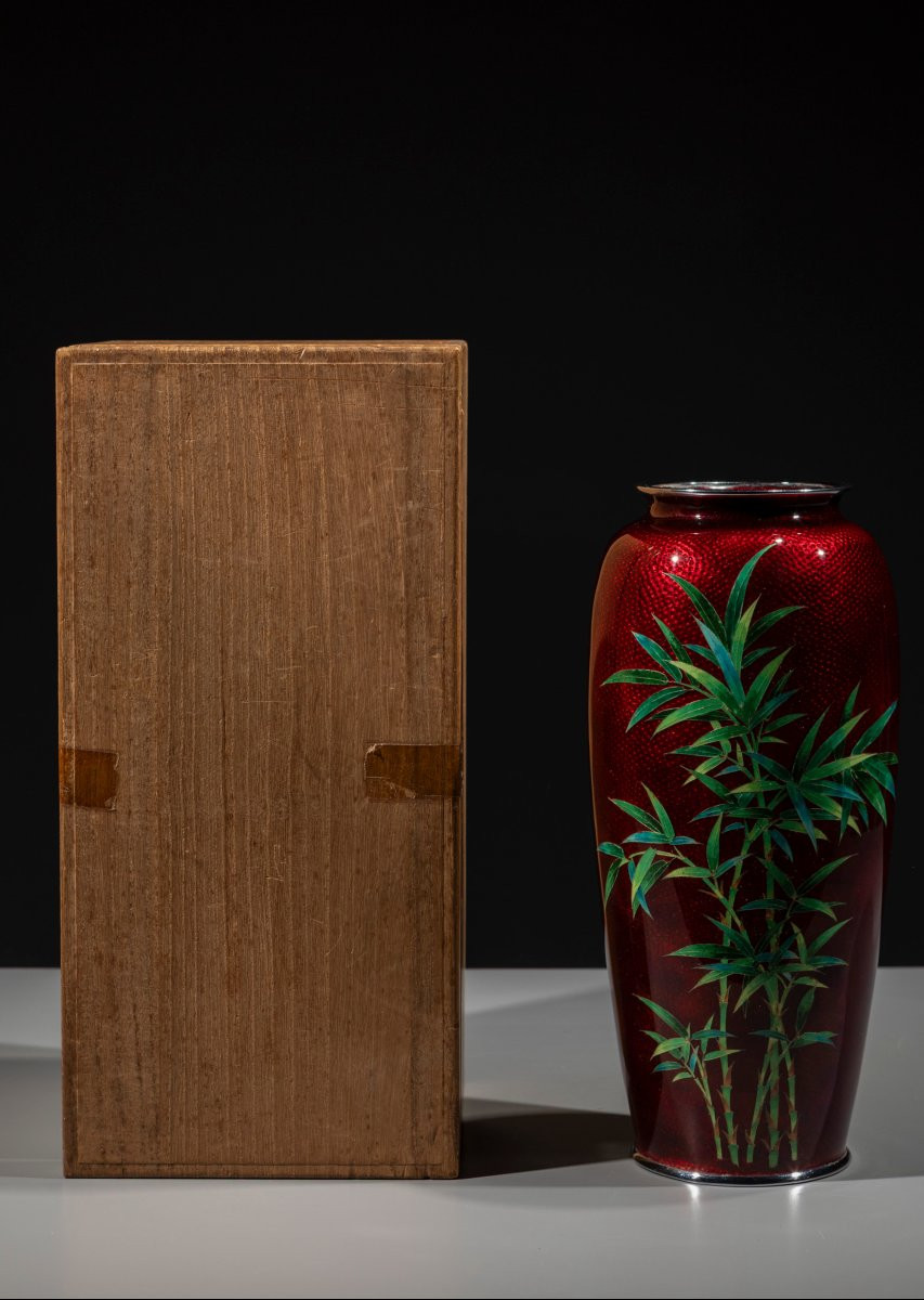 Vaso cloisonné ginbari con bambù su fondo rosso traslucido-photo-2