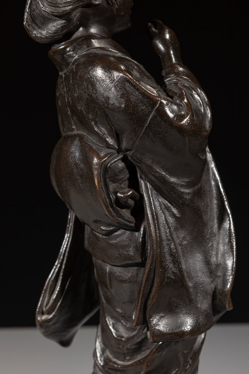 Okimono in bronzo raffigurante una geisha in cammino, firmato Seiya zo-photo-5