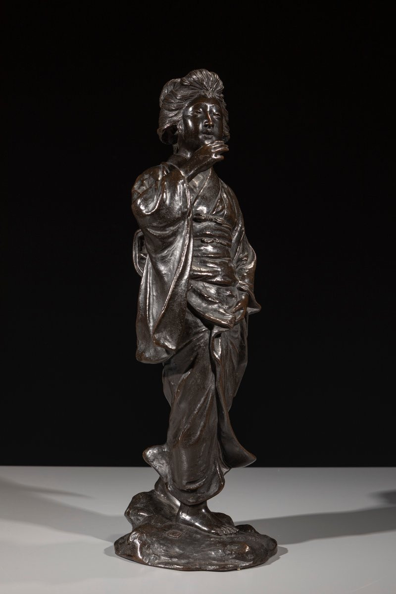 Okimono in bronzo raffigurante una geisha in cammino, firmato Seiya zo-photo-6