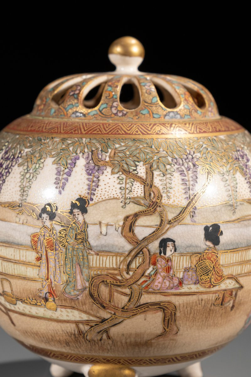 Koro in ceramica Satsuma con figure e geishe, firmato Kinkozan -photo-2