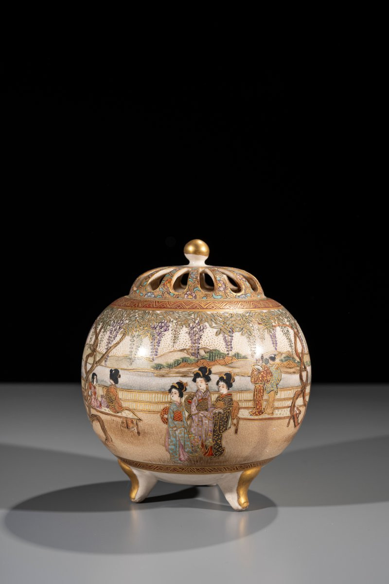 Koro in ceramica Satsuma con figure e geishe, firmato Kinkozan -photo-3