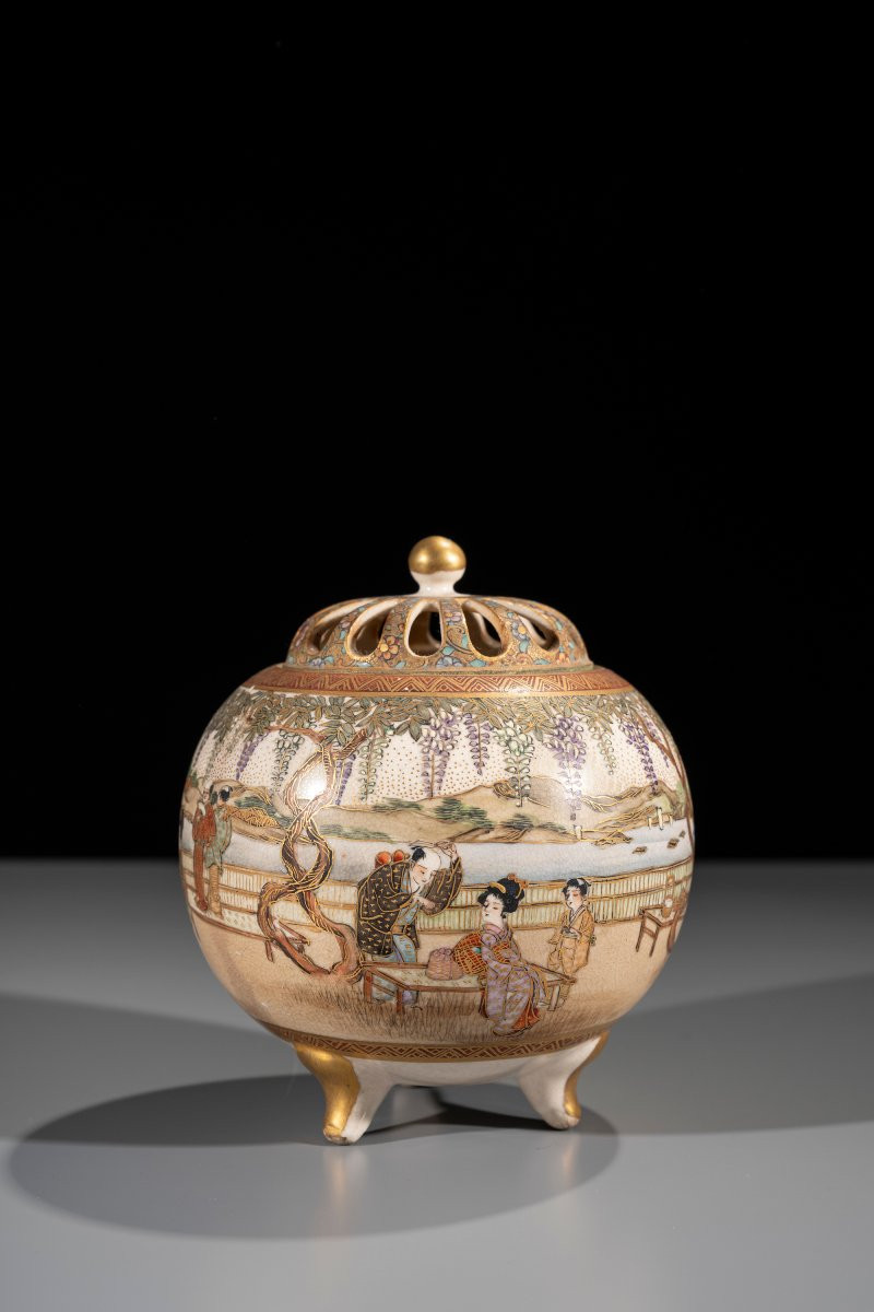 Koro in ceramica Satsuma con figure e geishe, firmato Kinkozan -photo-4