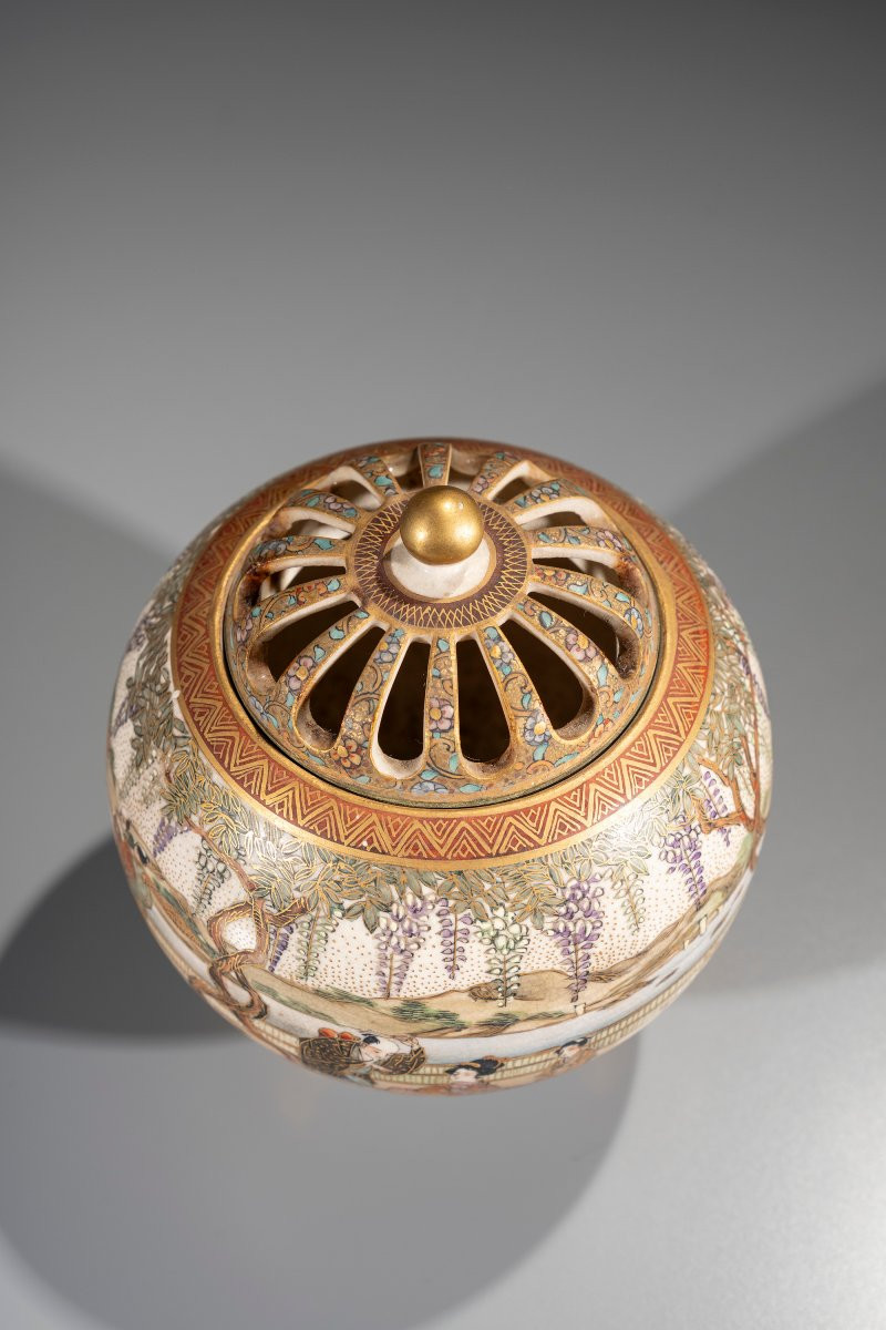 Koro in ceramica Satsuma con figure e geishe, firmato Kinkozan -photo-2