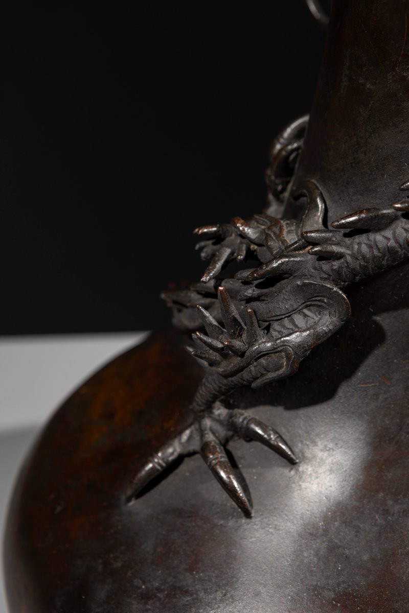 Vaso in bronzo decorato con un drago ryu a rilievo -photo-2