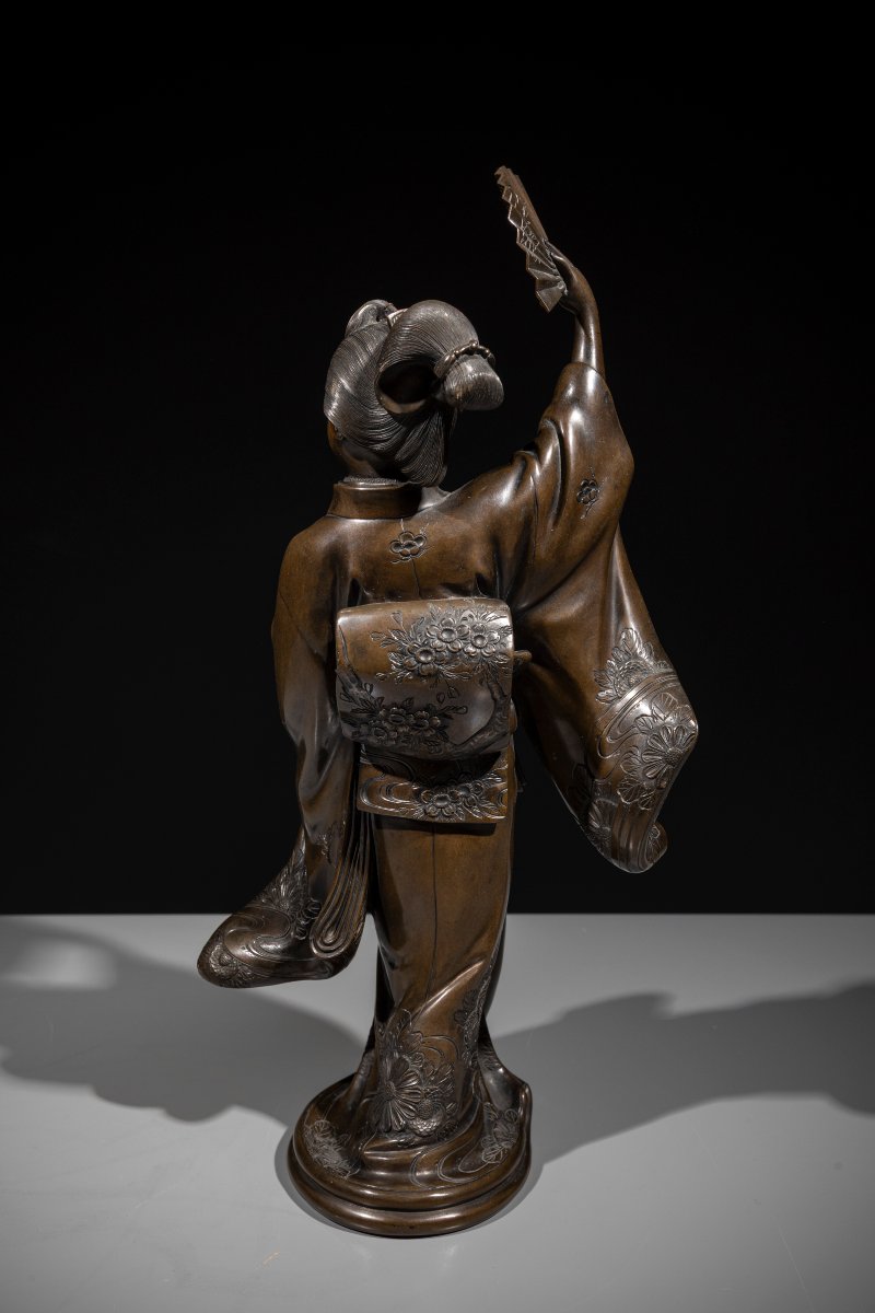 Okimono in bronzo raffigurante una danzatrice con ventaglio -photo-3
