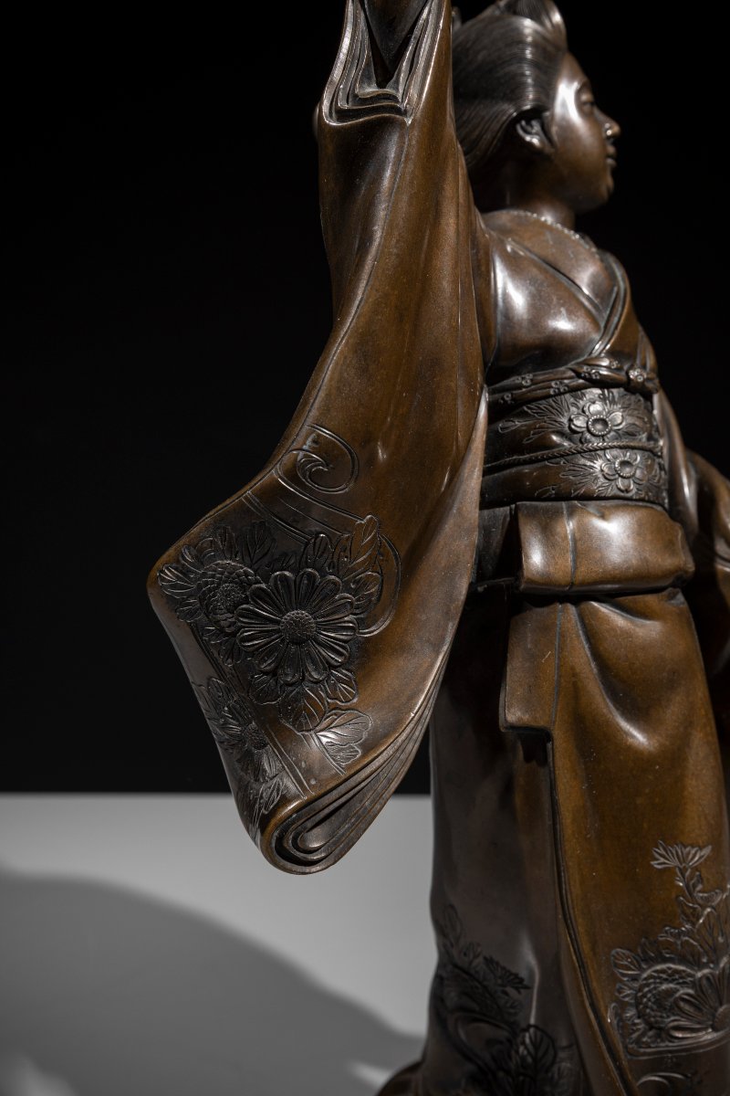 Okimono in bronzo raffigurante una danzatrice con ventaglio -photo-3