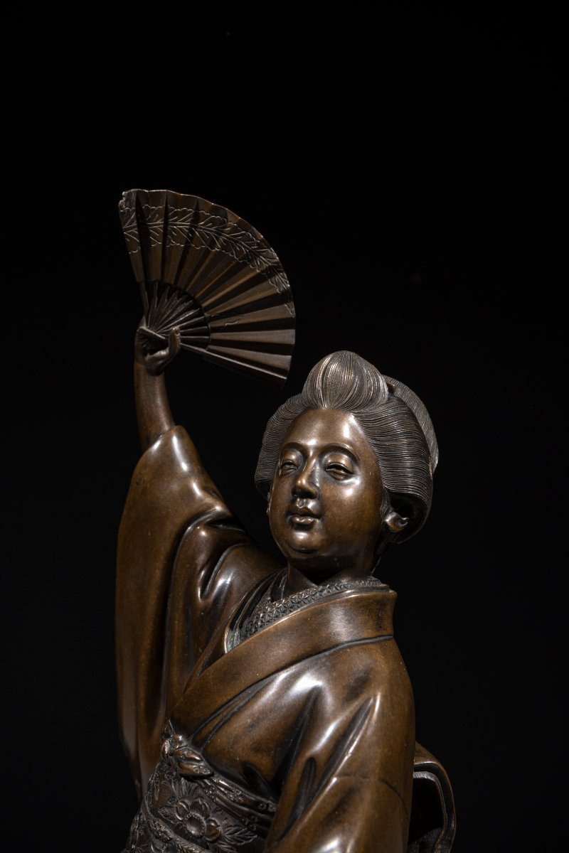 Okimono in bronzo raffigurante una danzatrice con ventaglio -photo-2