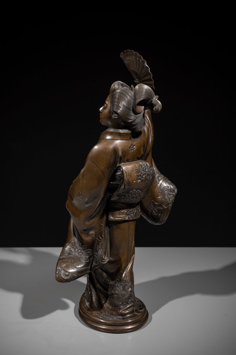 Okimono in bronzo raffigurante una danzatrice con ventaglio -photo-3