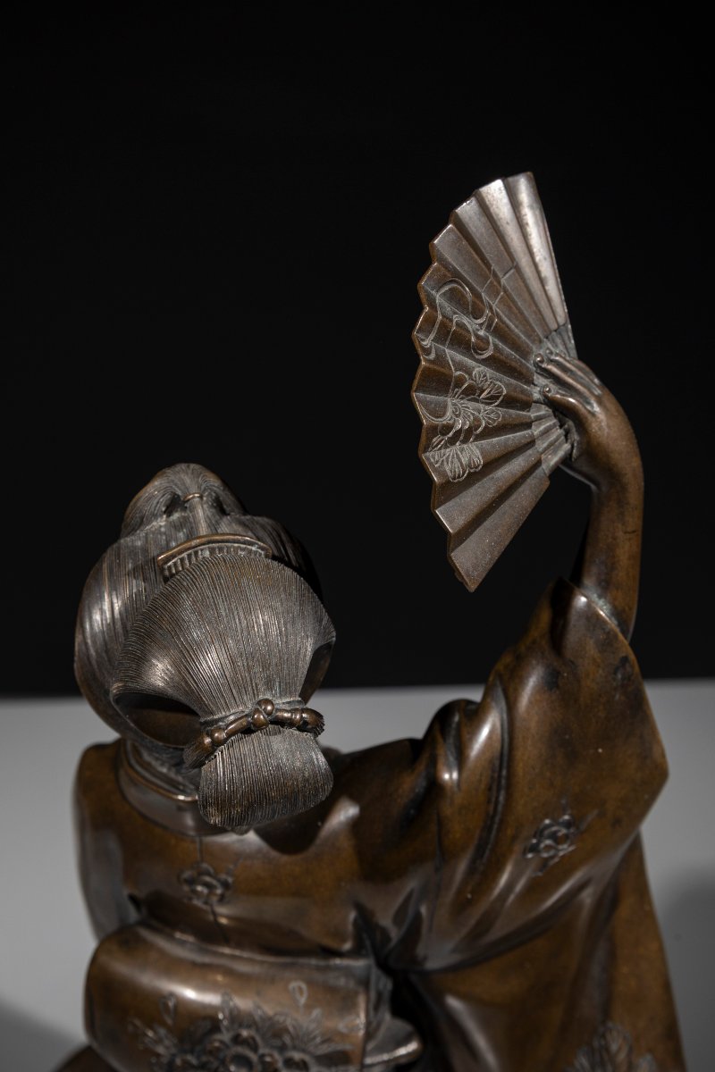 Okimono in bronzo raffigurante una danzatrice con ventaglio -photo-6