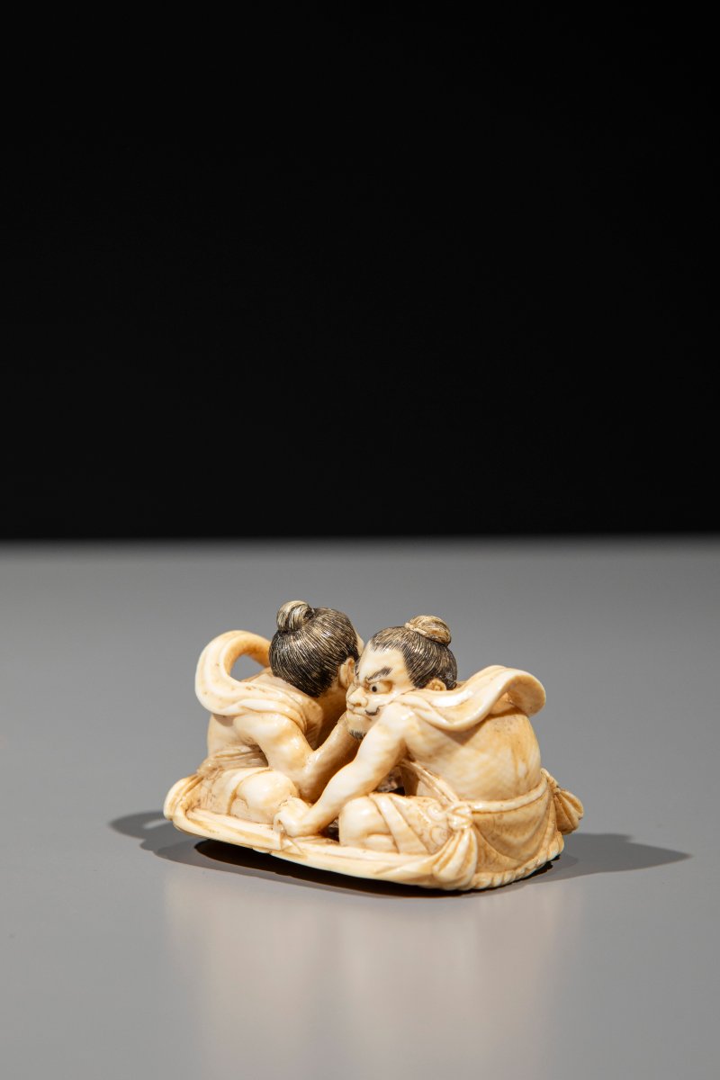 Netsuke in avorio con Raijin e Fujin su sandalo-photo-2