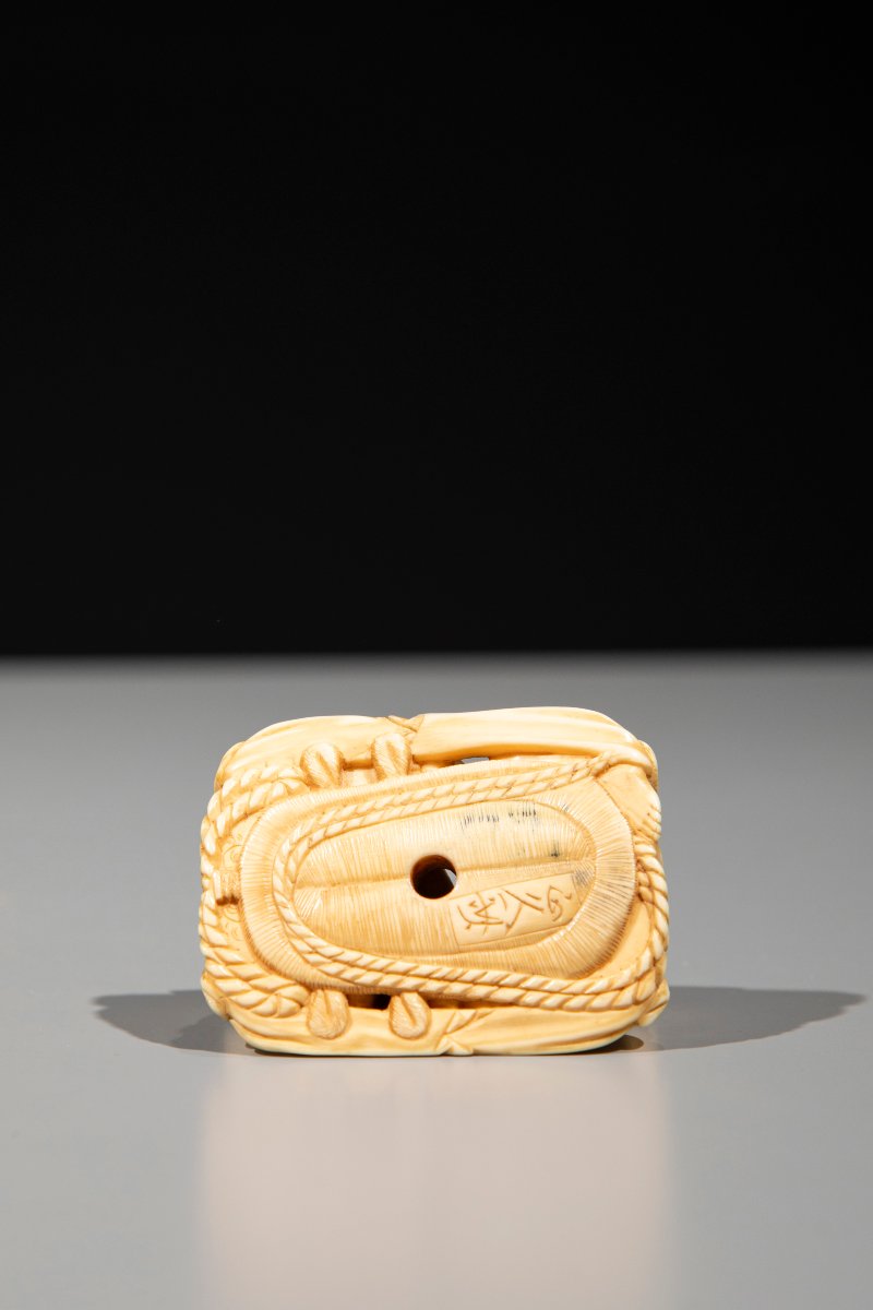 Netsuke in avorio con Raijin e Fujin su sandalo-photo-4
