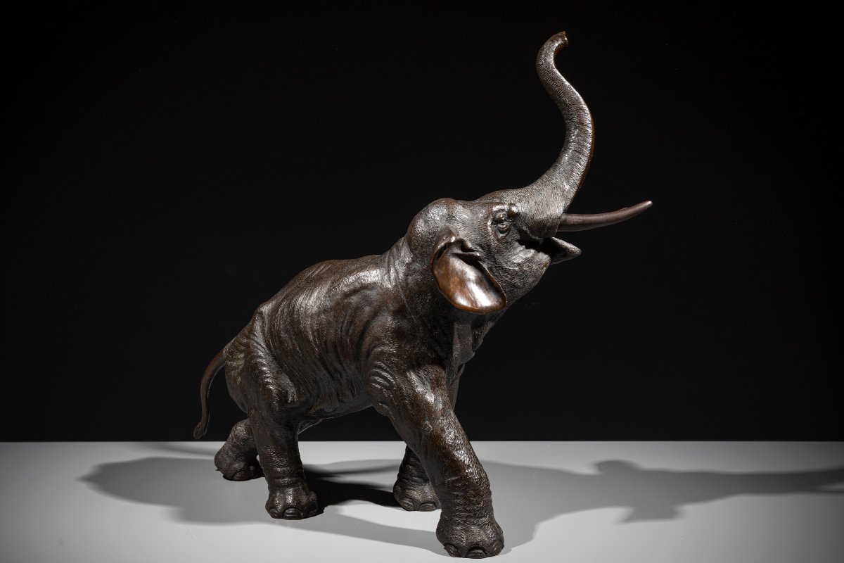 Okimono in bronzo raffigurante un elefante con la proboscide sollevata, firmato Gyokusui -photo-3